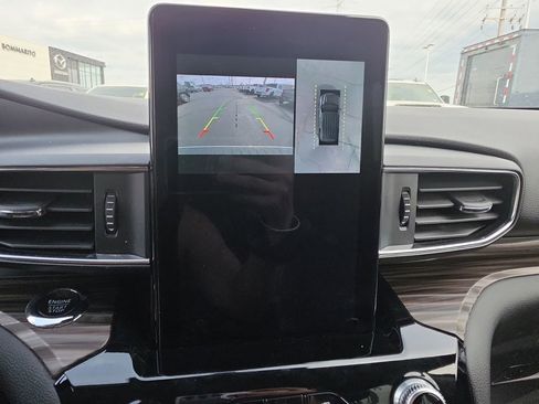 Used 2023 Ford Explorer Limited w/ Limited Technology Package image 23