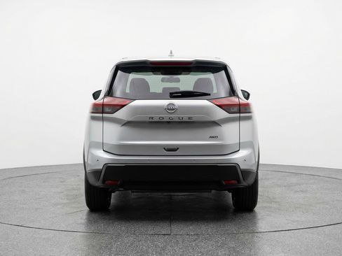 Used 2025 Nissan Rogue SV AWD/4WD image 7