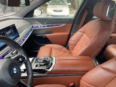Used 2023 BMW 760i xDrive AWD/4WD image 9