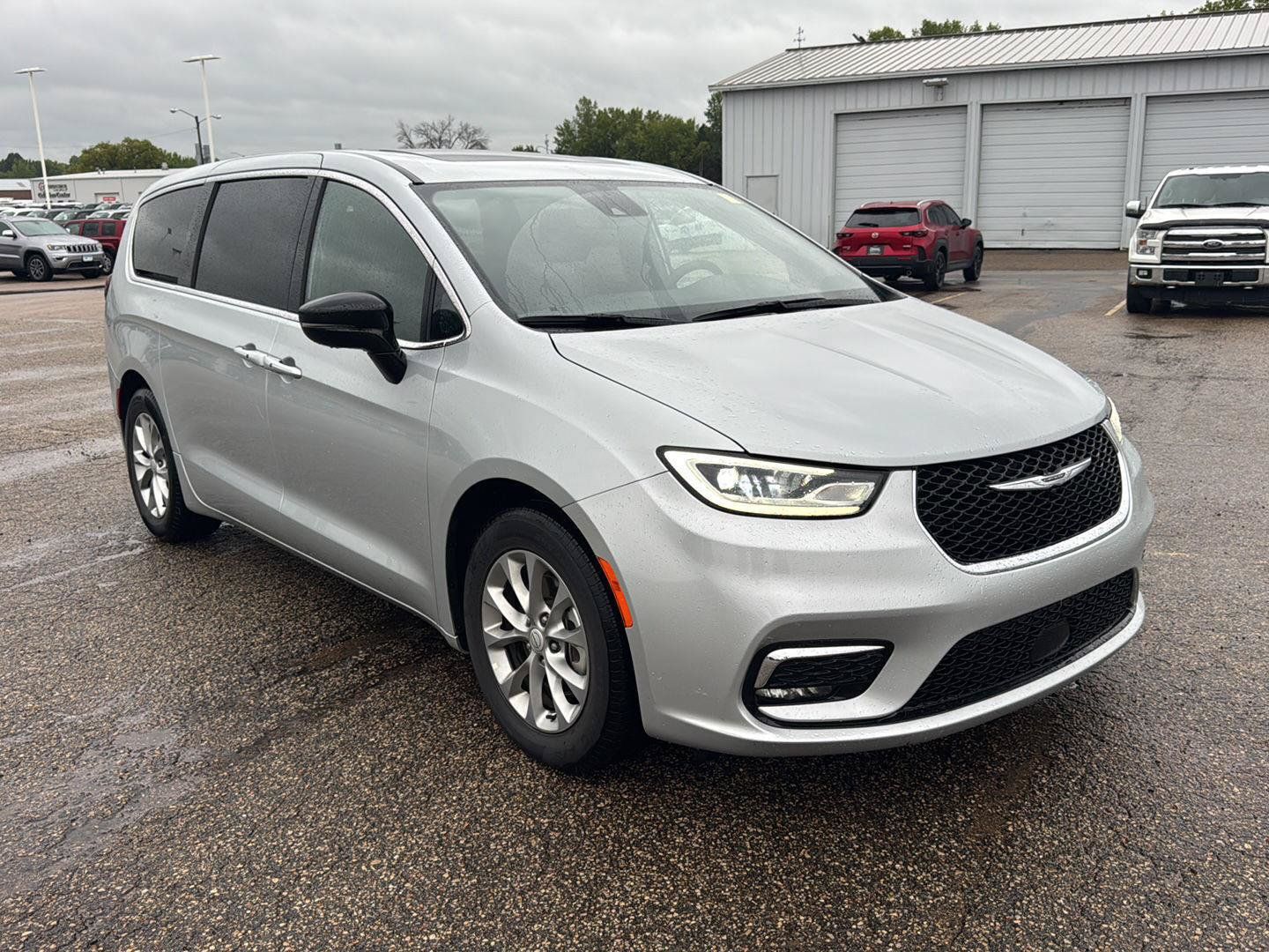 Certified 2026 Chrysler Pacifica Limited FWD image 1