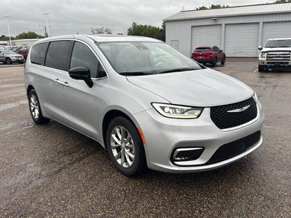 Used 2026 Chrysler Pacifica Limited