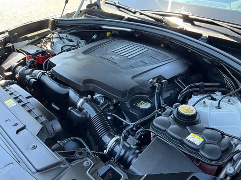 Used 2018 Land Rover Range Rover Velar R-Dynamic SE AWD/4WD image 8