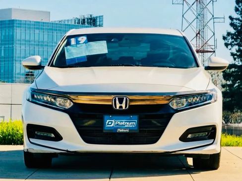 Used 2019 Honda Accord Sport image 2