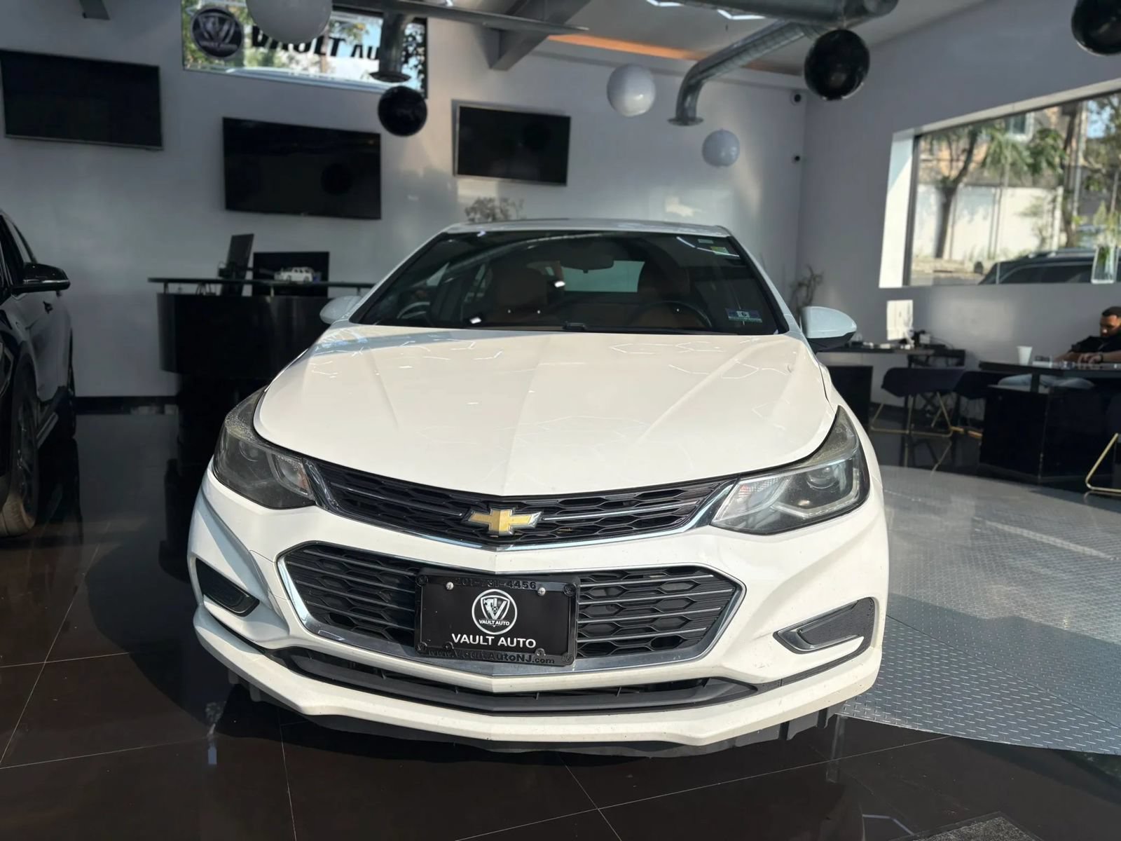 Used 2017 Chevrolet Cruze Premier FWD image 2