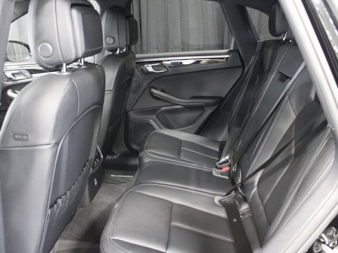 Used 2025 Porsche Macan image 21