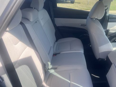 Used 2025 Hyundai Tucson SE image 11