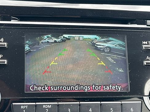 Used 2016 Nissan Rogue SV FWD image 23