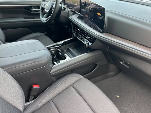 New 2026 Chevrolet Suburban LS w/ LS Custom Edition AWD/4WD image 19