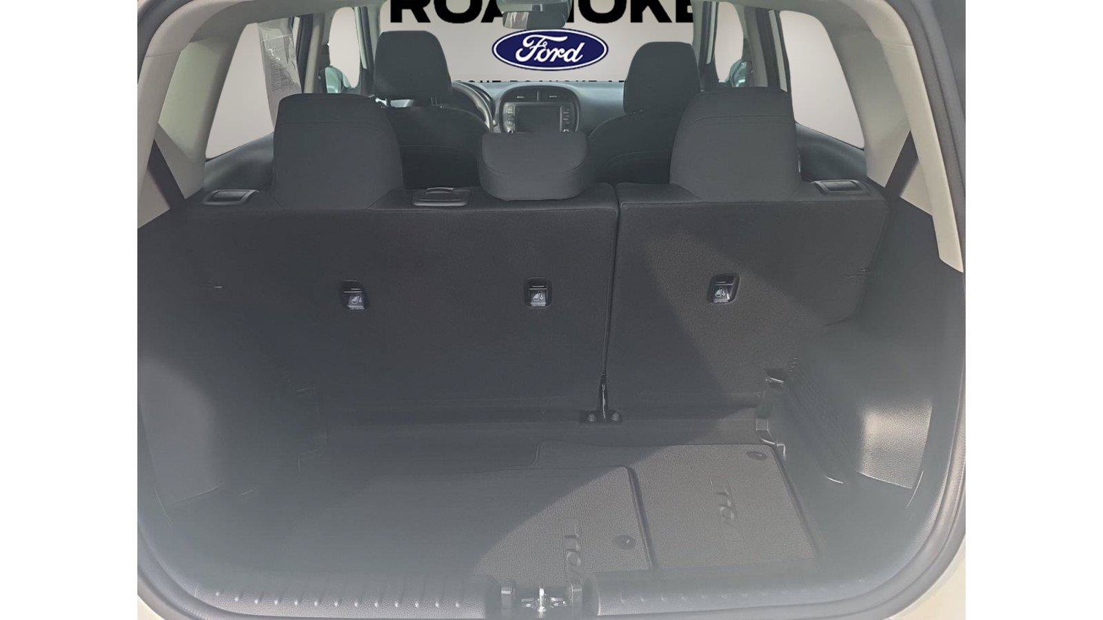 Used 2025 Kia Soul LX FWD image 15