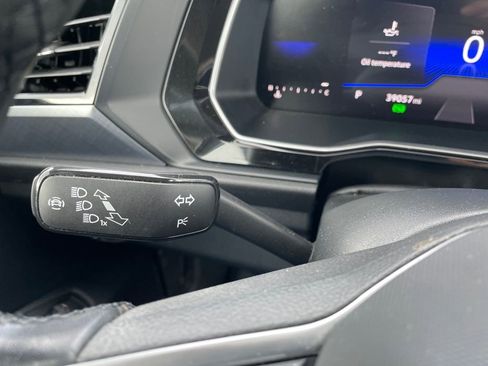 Used 2024 Volkswagen Jetta SE FWD image 19
