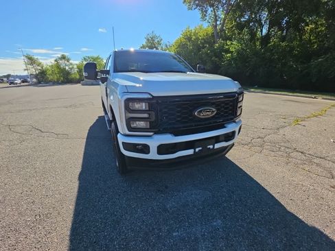Used 2025 Ford F250 Lariat w/ Black Appearance Package AWD/4WD image 4