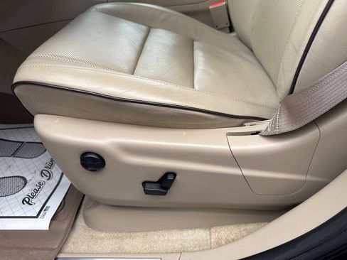 Used 2018 Jeep Grand Cherokee Overland AWD/4WD image 14