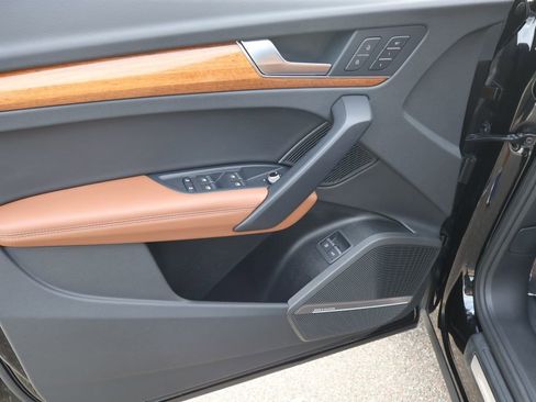 Used 2023 Audi Q5 e Premium Plus w/ Premium Plus Package image 10