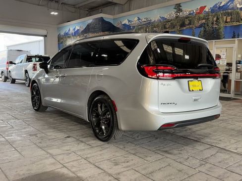 New 2026 Chrysler Pacifica Select w/ S Appearance Package FWD image 5