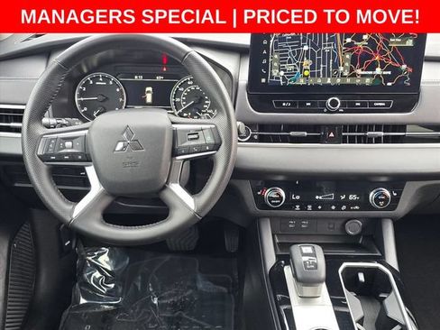Used 2025 Mitsubishi Outlander SE FWD image 18