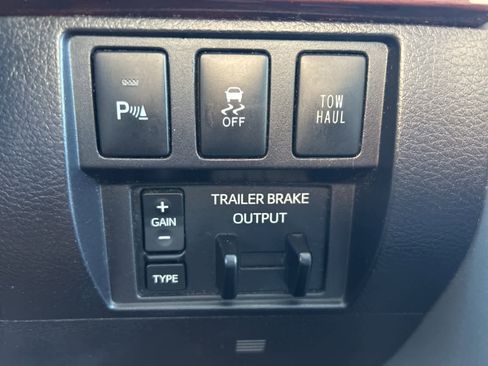 Used 2016 Toyota Tundra Limited w/ Limited Premium Package image 32