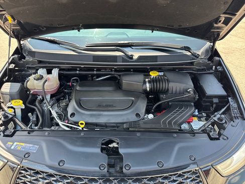 Used 2023 Chrysler Pacifica Touring-L w/ S Appearance Package AWD/4WD image 38