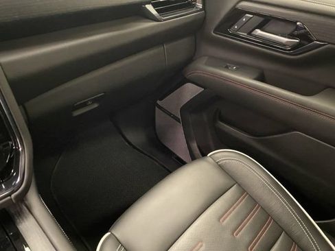 Used 2025 GMC Yukon XL AT4 Ultimate AWD/4WD image 18