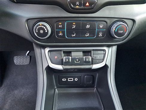 Used 2022 GMC Terrain SLE image 22