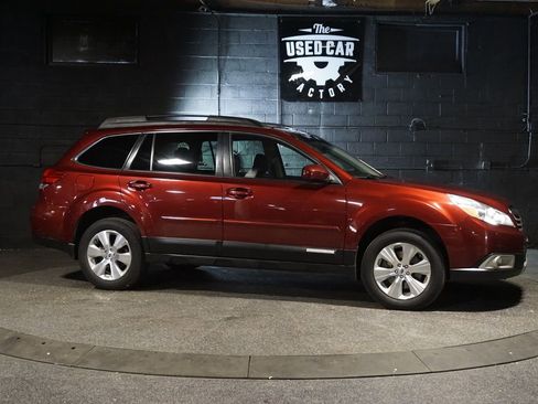 Used 2012 Subaru Outback 3.6R Limited w/ Moonroof Pkg AWD/4WD image 8