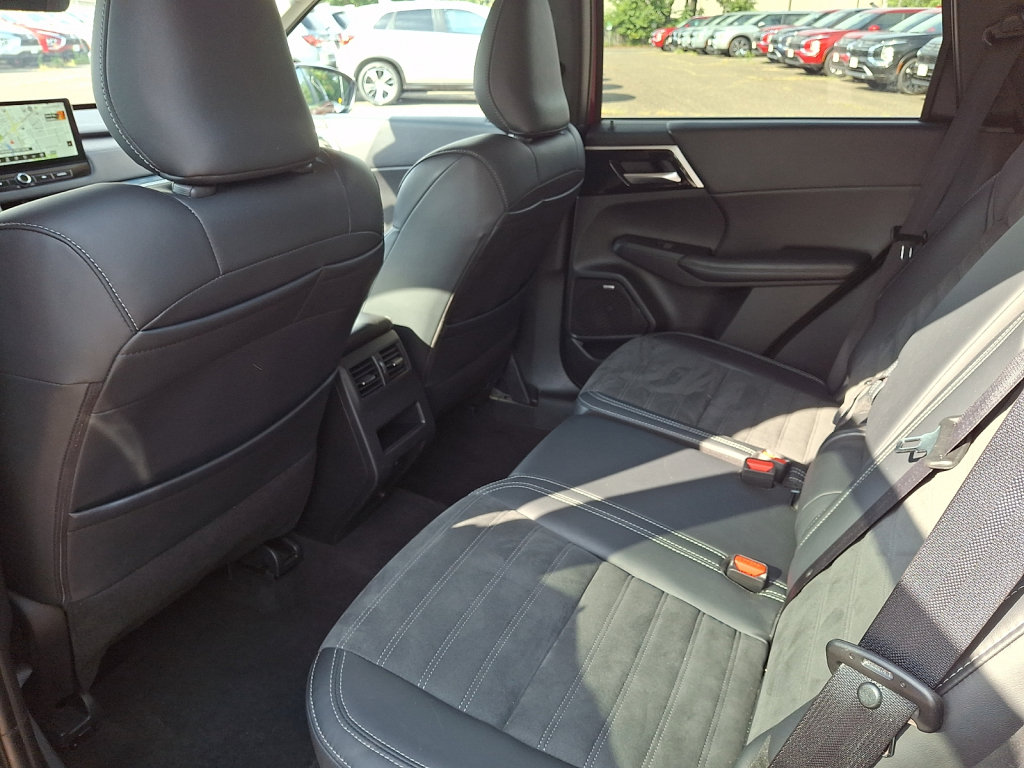Used 2025 Mitsubishi Outlander SE AWD/4WD image 20