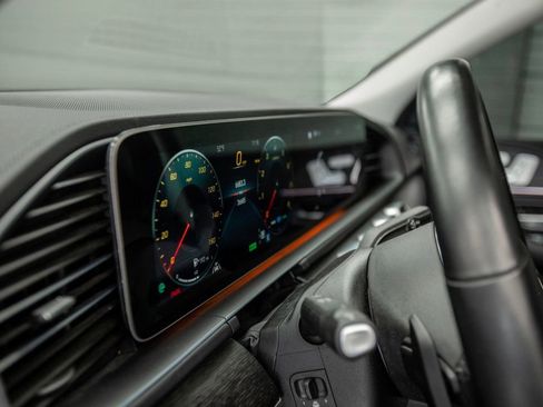 Used 2023 Mercedes-Benz GLS 450 4MATIC image 16