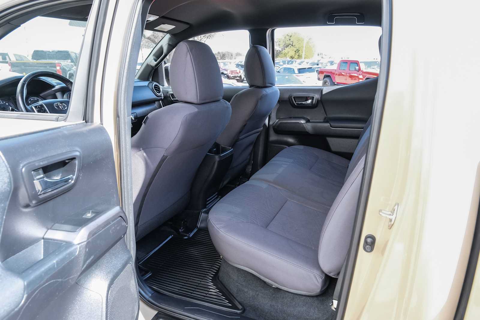 Used 2019 Toyota Tacoma TRD Off-Road AWD/4WD image 31
