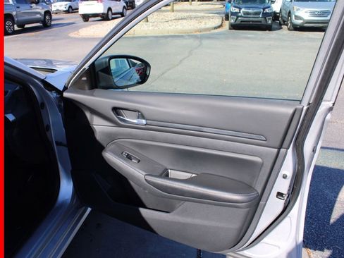 Certified 2024 Nissan Altima 2.5 SV image 19