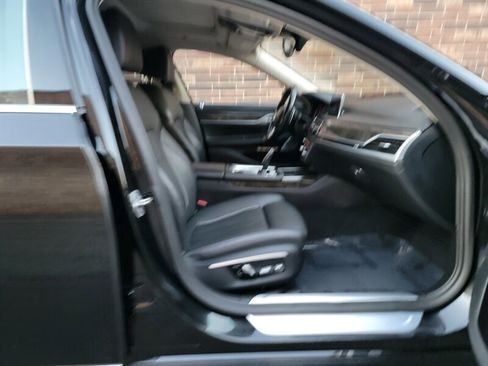 Used 2017 BMW 750Li xDrive image 16