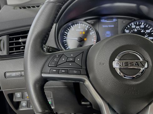 Used 2017 Nissan Rogue Sport SV w/ SV Premium Package image 19