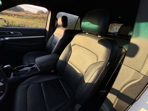 Used 2017 Ford Explorer XLT w/ Equipment Group 202A image 40