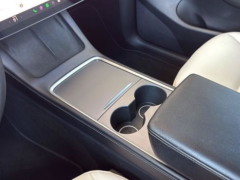 Used 2022 Tesla Model Y Performance AWD/4WD image 18