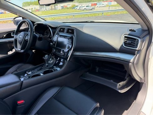 Used 2023 Nissan Maxima SV w/ Floor Mat Group FWD image 12