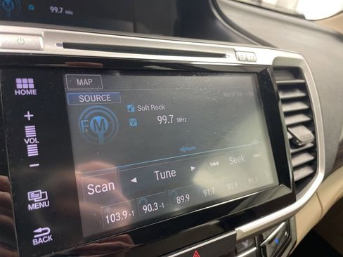 Used 2016 Honda Accord Touring image 14