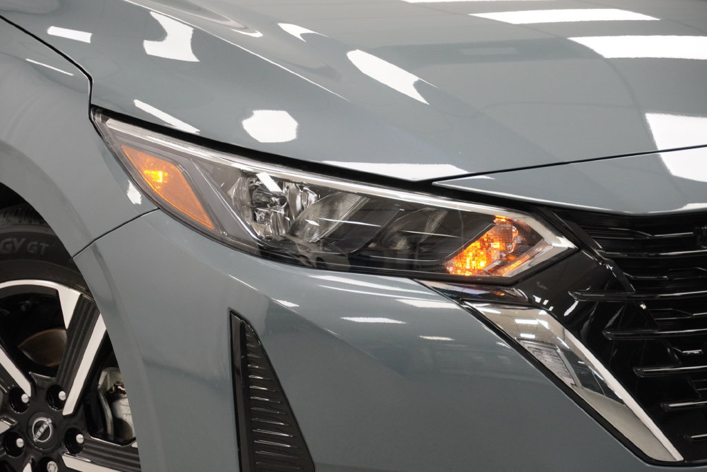Used 2024 Nissan Sentra SV FWD image 33