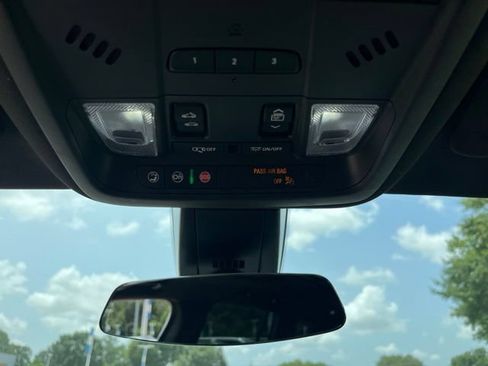 Used 2025 Cadillac XT6 Luxury FWD image 27