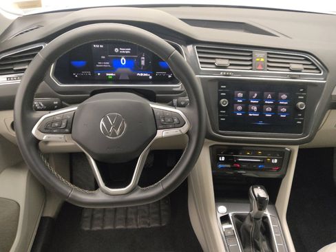 Used 2022 Volkswagen Tiguan SE AWD/4WD image 22