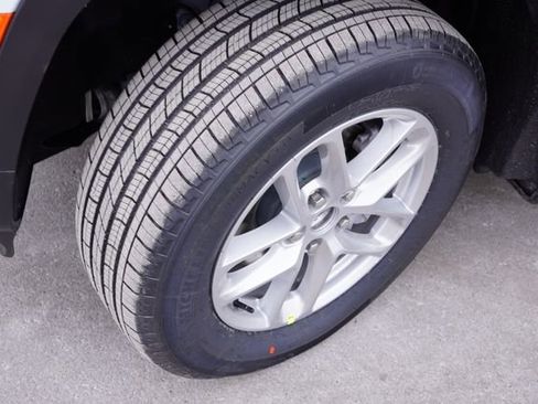 New 2025 Jeep Grand Cherokee Laredo X image 9