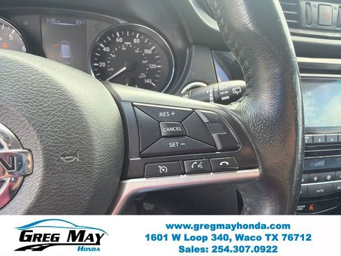 Used 2017 Nissan Rogue SV w/ SV Family Package FWD image 11
