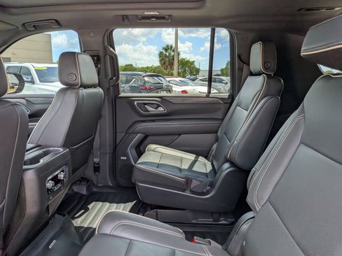 Used 2022 GMC Yukon XL SLT w/ SLT Premium Package AWD/4WD image 15