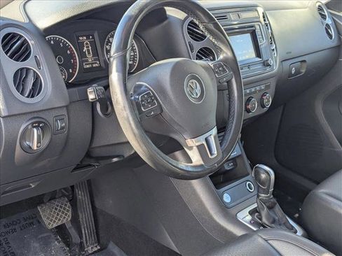 Used 2016 Volkswagen Tiguan S image 10
