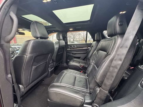 Used 2018 Ford Explorer Platinum image 19