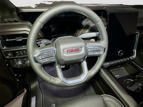 Used 2025 GMC Yukon Elevation image 11