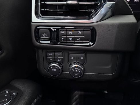 Certified 2025 GMC Yukon XL Denali AWD/4WD image 28
