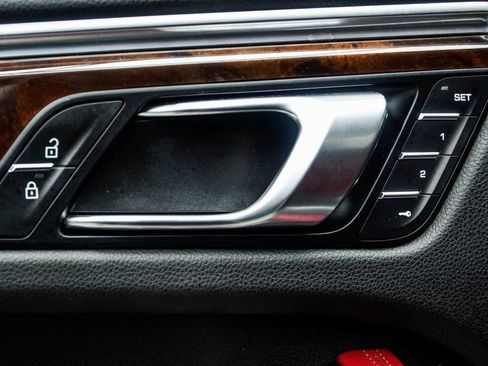 Used 2022 Porsche Macan S w/ Premium Package Plus image 44