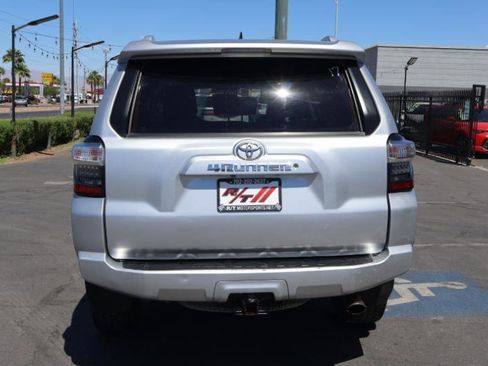 Used 2016 Toyota 4Runner SR5 Premium w/ Four Season Floor Mat Package image 6