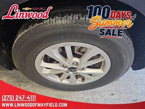 Used 2024 Kia Carnival LX FWD image 7