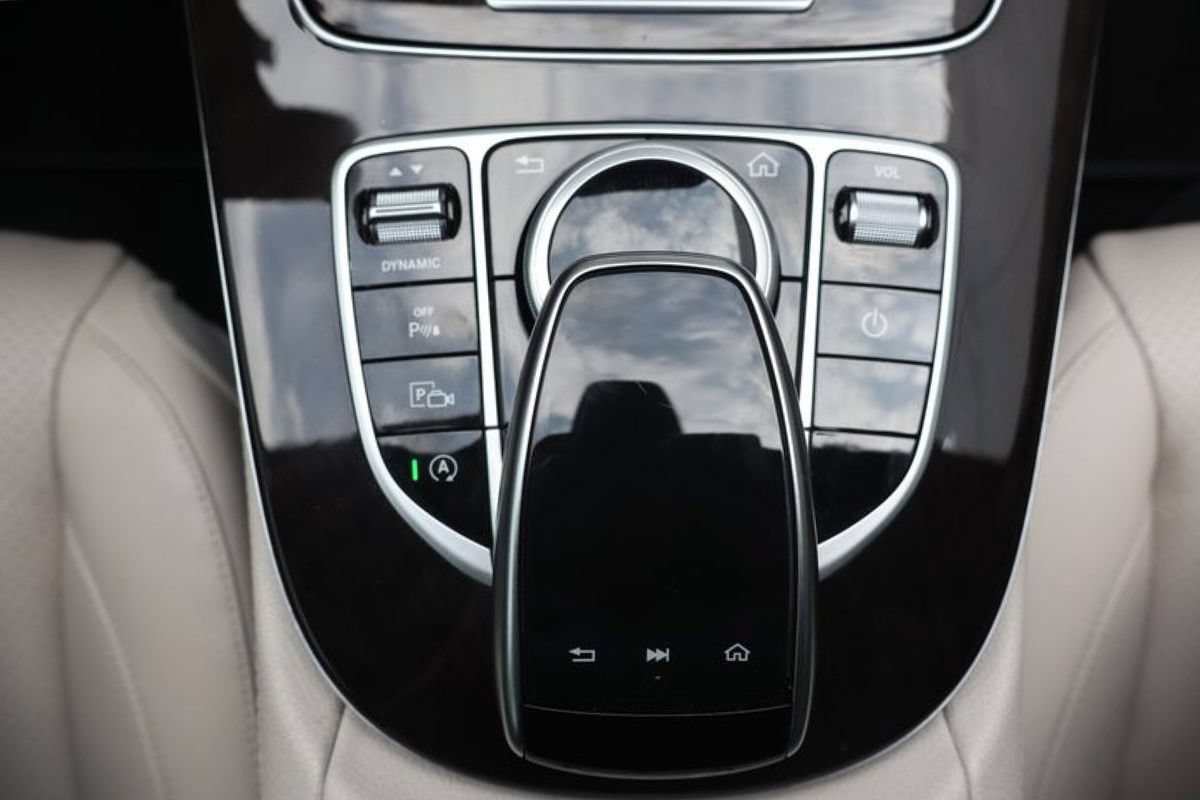 Used 2019 Mercedes-Benz E 450 4MATIC Sedan w/ Premium Package image 18