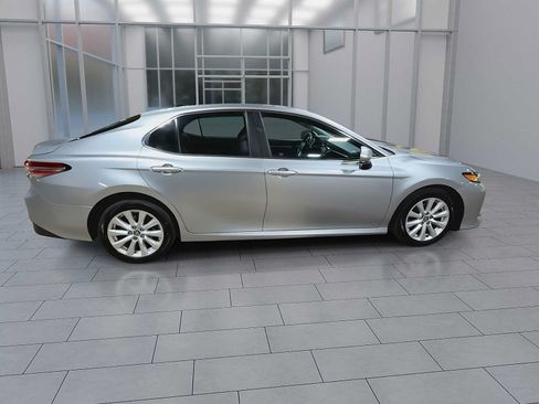 Used 2018 Toyota Camry LE FWD image 9