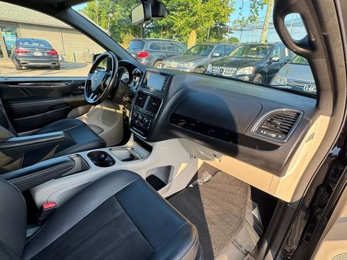 Used 2019 Dodge Grand Caravan SXT FWD image 27